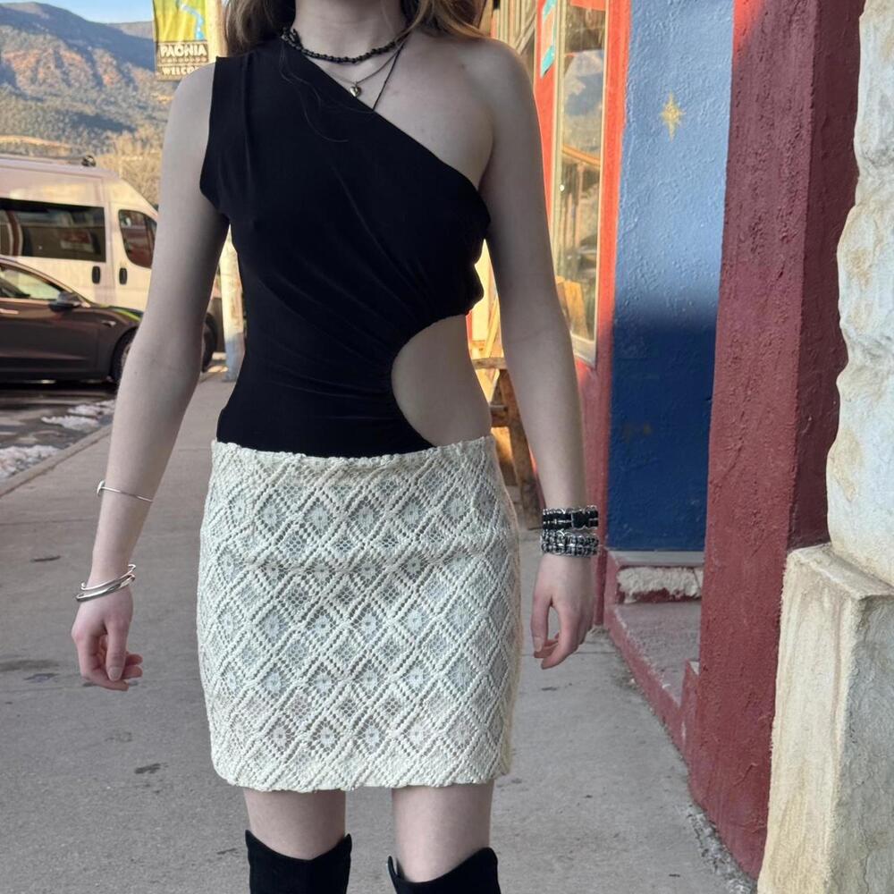 Title: - Picture 3 of 8